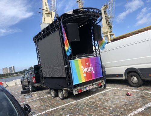 Rent-a-screen stapt mee in Antwerp pride
